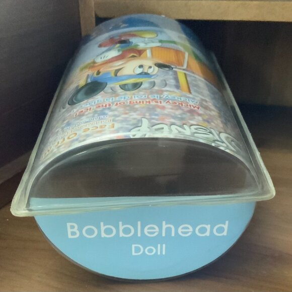 MICKEY MOUSE SPINPOP PHONE STAND & REUSABLE GRIP DECAL - NEW IN BOX - Picture 3 of 6